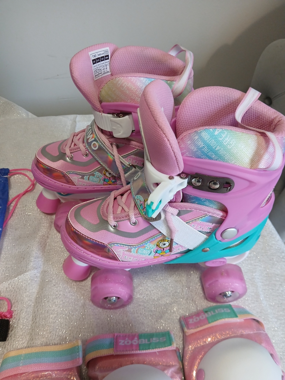 ZooBliss Pink Rainbow Girls Quad Roller Skates with Matching Protective Size 13C - Picture 3 of 4